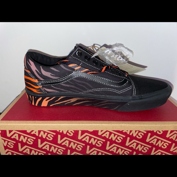 Size 9 Vans - Picture 3 of 5